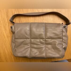 Sondra Roberts 10x14 Tan Taupe Squared Quilted Bag Purse